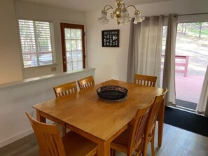 Dining - A peaceful refuge w/WiFi, central AC, deck & woods (Groveland)
