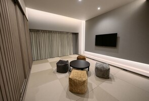 In-room safe, blackout curtains, free WiFi, bed sheets