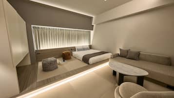 Traditional Room | In-room safe, blackout drapes, free WiFi, bed sheets