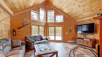 Smart-TV, DVD-spiller og bøker