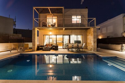 Villa Oleander - 4 bedroom Villa with Private Heated Pool, Hot Tub, Stunning Views