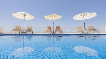 Lämmitetty uima-allas