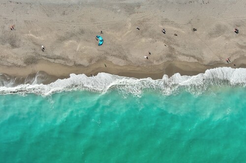 Modern Private 2 BR 1 BA and Kitchen Near the Beach