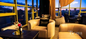 3 restaurants, spécialités Cuisine internationale