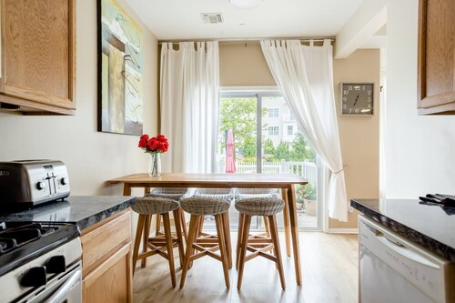 Spacious Family Home By Beach And Boardwalk