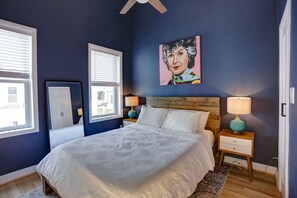 2 slaapkamers, een bureau, een strijkplank/strijkijzer, gratis wifi