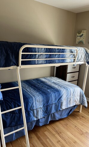3 dormitorios, escritorio, wifi gratis y ropa de cama