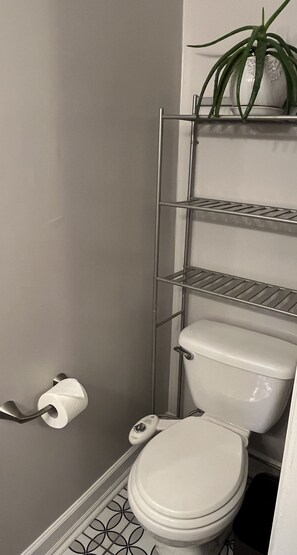Duschwanne, Haartrockner, Bidet, Handtücher