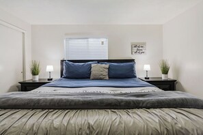 3 bedrooms, iron/ironing board, travel cot, WiFi - The Gathering Place (Riverton)