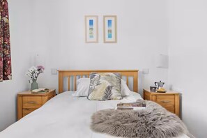 3 bedrooms, iron/ironing board, WiFi, bed sheets - Peaceful Cornwall Retreat with Secure Garden (Boscastle)