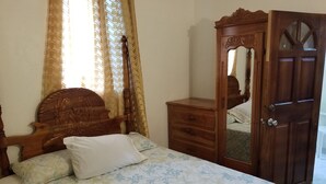 خزنة داخل الغرفة وواي فاي مجانًا وملاءات أسرّة