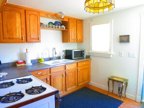 Frigorífic, microones, forn i placa de cuina 