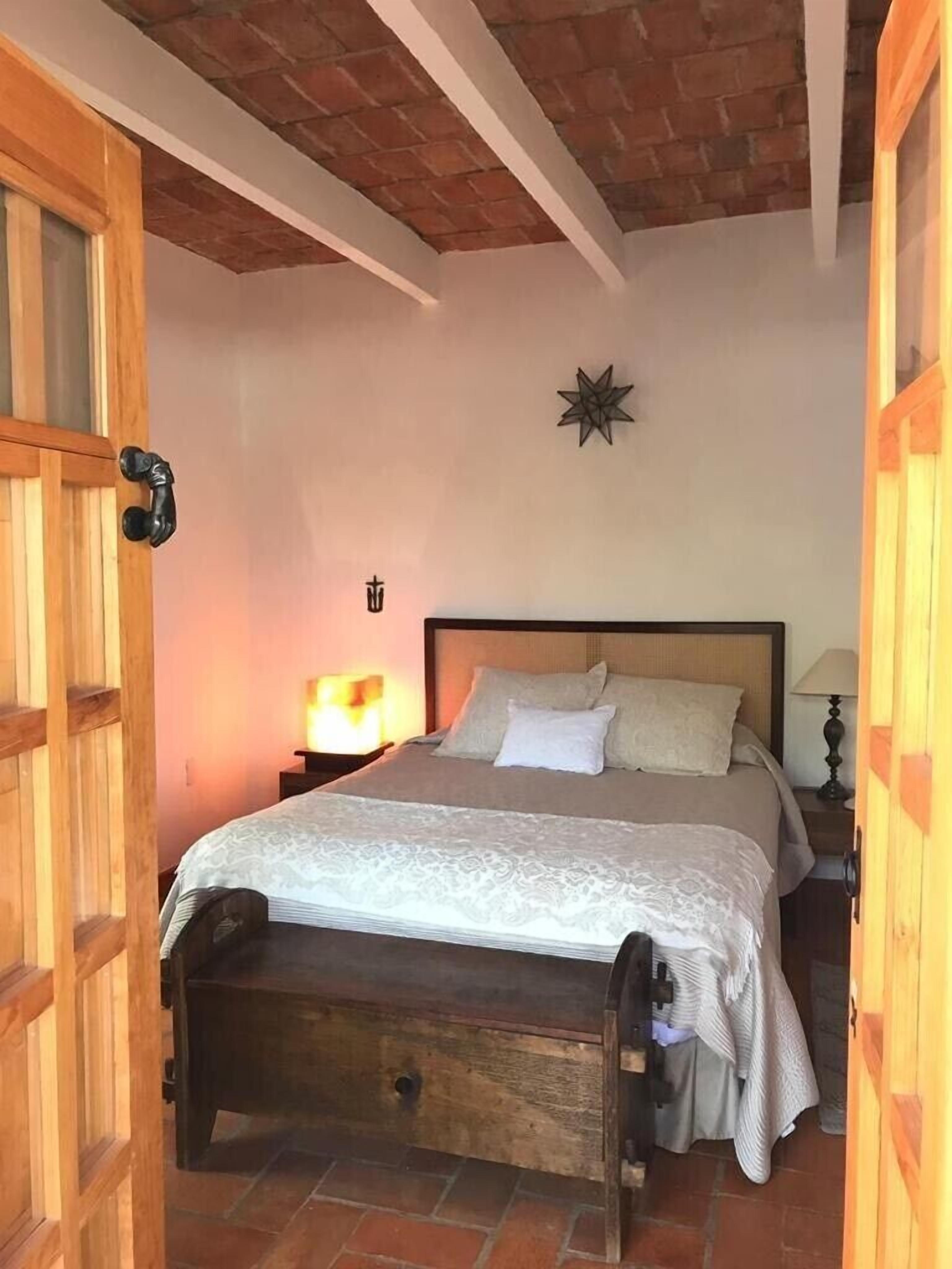 3 bedrooms, free WiFi, bed sheets, wheelchair access