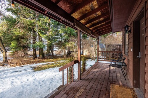 Cozy Cabin conveniently located minutes from Downtown Coeur d'alene ID