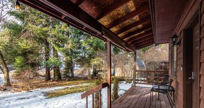 Cozy Cabin conveniently located minutes from Downtown Coeur d'alene ID