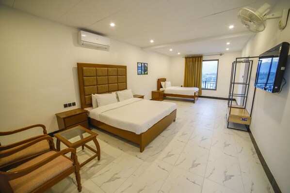 Skrivebord for bærbar PC, wi-fi (inkludert) og sengetøy