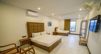Roomph Premium Al Noor Airport Road
