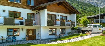 Sunny apartment with ski storage