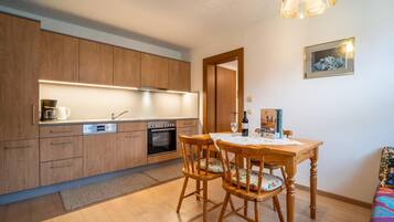 Kühlschrank, Ofen, Herdplatte, Geschirrspüler