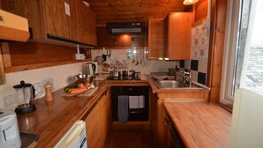 Fridge, microwave, oven, stovetop - Crowsnest - Overlooking Trebarwith Strand (Tintagel)