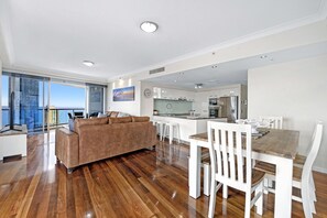 Interior - Family 3Bedroom Chevron Renaissance Lvl 39, 2.5 Bath, 450m to Beach              (Surfers Paradise)