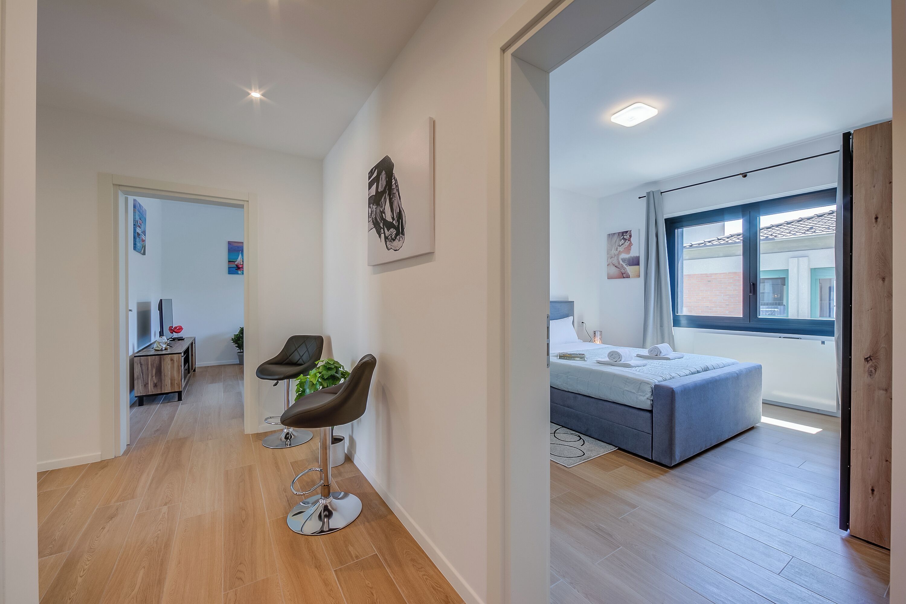 2 bedrooms, laptop workspace, iron/ironing board, bed sheets