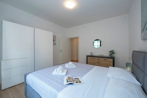 2 bedrooms, laptop workspace, iron/ironing board, free WiFi - Boutique Apartment 10 (Lugano)