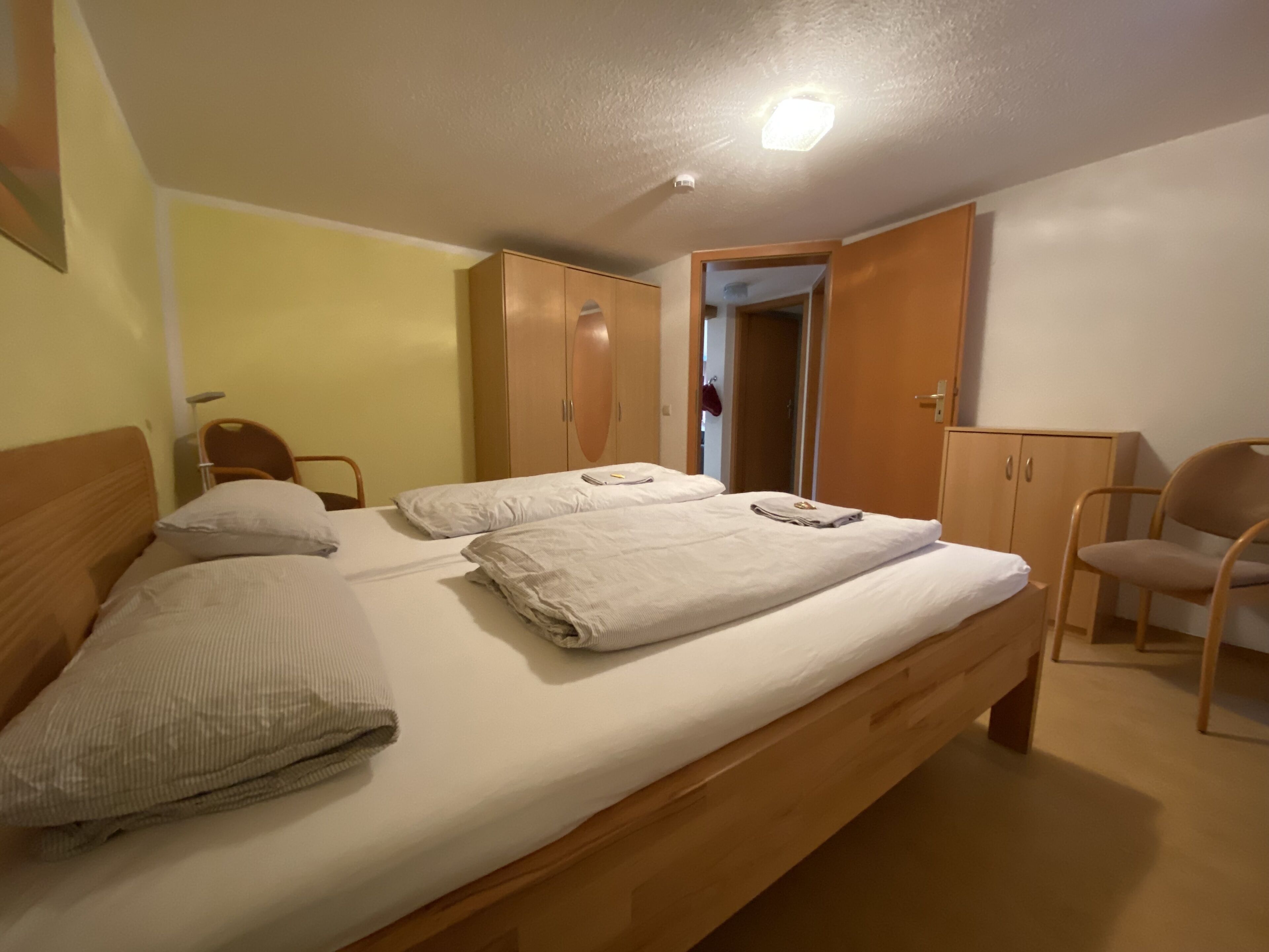 Schlafzimmer 1