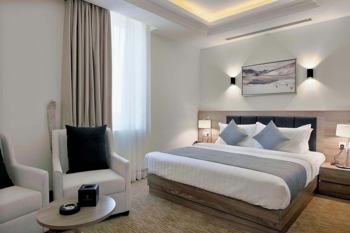 One-Bedroom Apartment | Minibar, desk, soundproofing, free WiFi