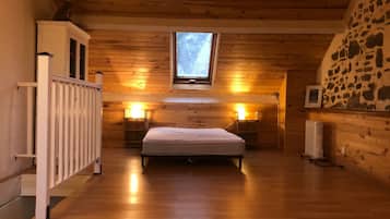 5 chambres, bureau, fer et planche Ă repasser, lit parapluie