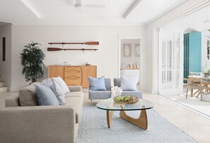 Smart TV, stereo - Villa Nette - ocean views, walk to beach & restaurants, National Park (Noosa Heads)