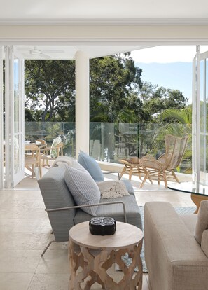 Smart TV, stereo - Villa Nette - ocean views, walk to beach & restaurants, National Park (Noosa Heads)