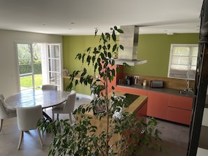 Fridge, microwave, oven, stovetop - Provençal villa, swimming pool 10 min from Cannes (Mougins)