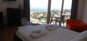 1 chambre, coffres-forts dans les chambres, fer et planche à repasser