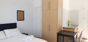 1 bedroom, in-room safe, iron/ironing board, free WiFi