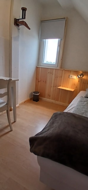 Chambre Simple | 1 chambre, Wi-Fi gratuit, draps fournis