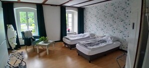 Gemeinsamer Basic-Schlafsaal | Kostenloses WLAN, Bettwäsche