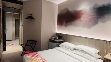 Luxe Double Room | In-room safe, iron/ironing board, free WiFi, bed sheets