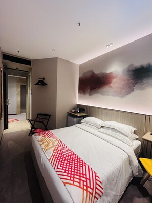 Luxe Double Room | Caja de seguridad en la habitación y tabla de planchar con plancha 