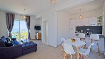 Apartment (One Bedroom Apartment with Balcony an) | Innenbereich