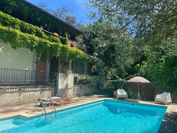 حمّام سباحة خارجي