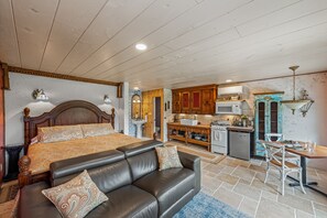 1 bedroom, bed sheets