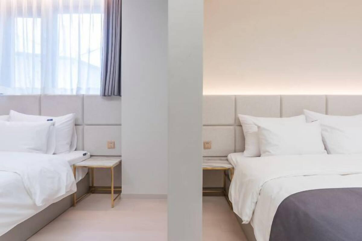 Premium bedding, in-room safe, blackout curtains, soundproofing