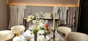 Premium Double Twin Room (Breakfast not available on Sundays) | Literie de qualité, coffre-fort, rideaux d’obscurcissement