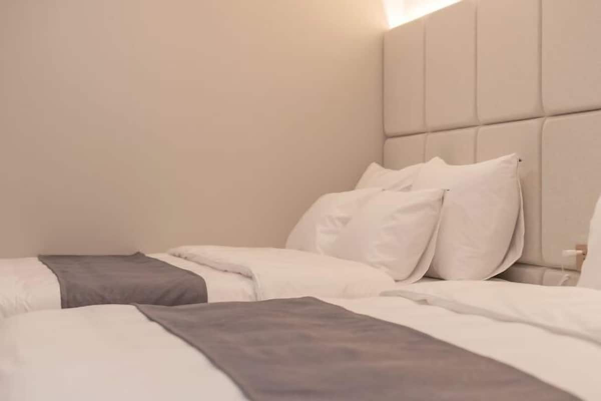 Premium bedding, in-room safe, blackout curtains, soundproofing