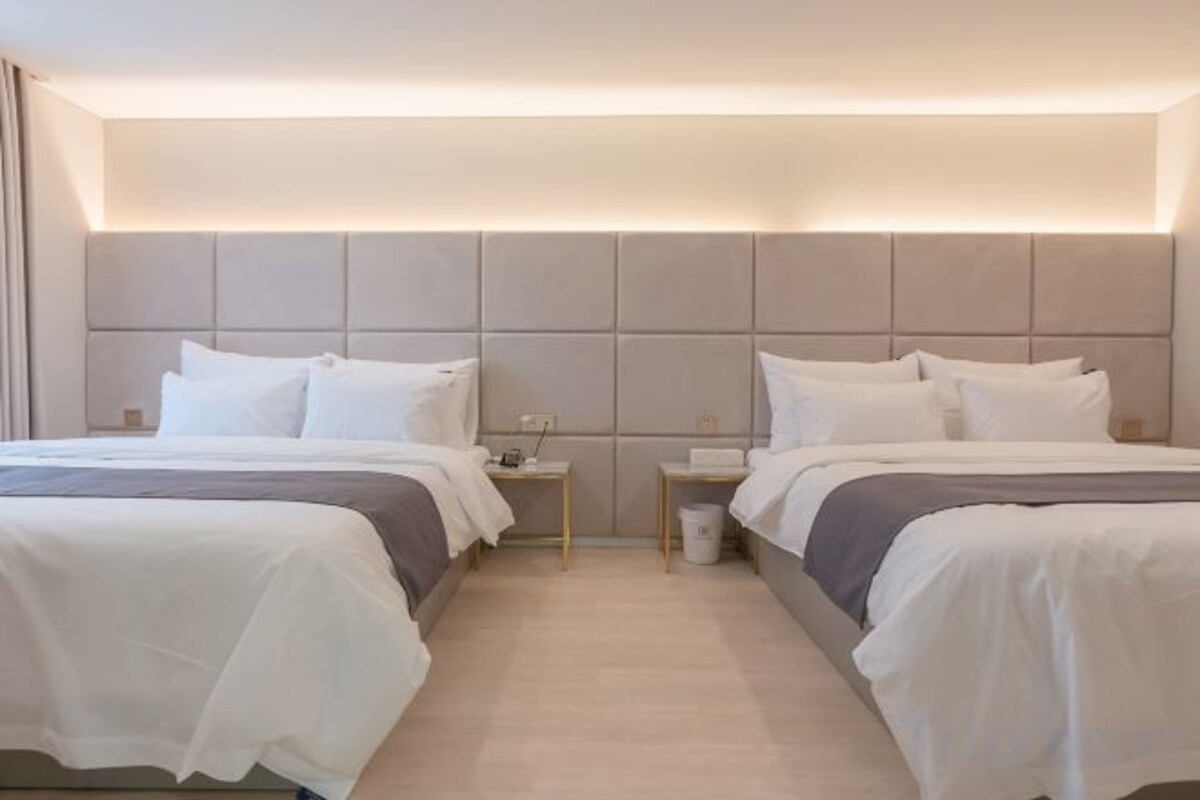 Double Twin Room