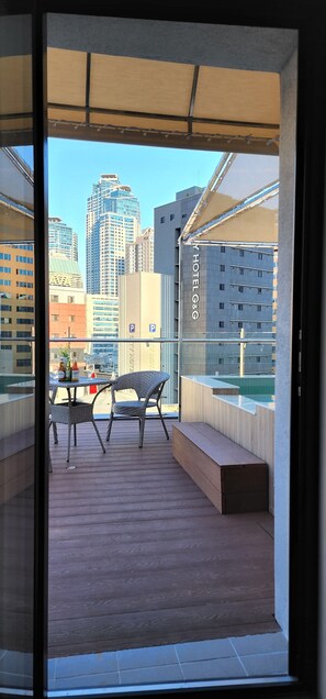 Premium bedding, in-room safe, blackout drapes, soundproofing - SeoMyeon Denvasta Central Hotel (Busan)