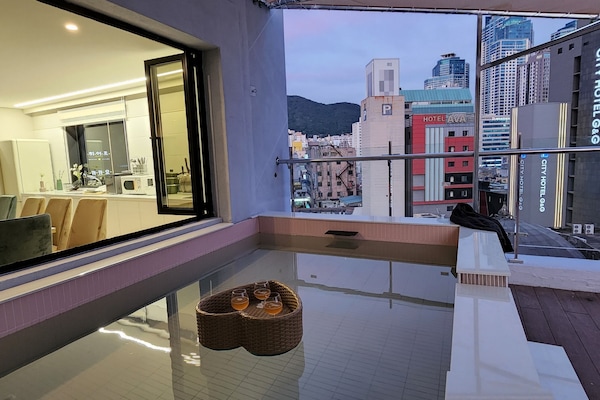 Suite monolocale Executive (Breakfast not available on Sundays) | Biancheria da letto di alta qualità, una cassaforte in camera