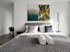 Deluxe Condo, 3 Bedrooms | Iron/ironing board, free WiFi, bed sheets