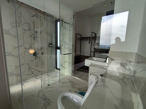 Deluxe Condo, 2 Bedrooms | Bathroom | Shower, hair dryer, bidet, towels - Lumi Tropicana (Petaling Jaya)